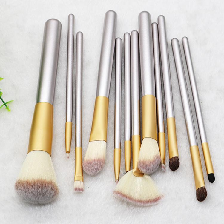 Showy Deco New Women's Makeup Brush Set Big Fish Tail Foundation Makeup Brush Set Big Fish Tail Foundation Powder Brushs